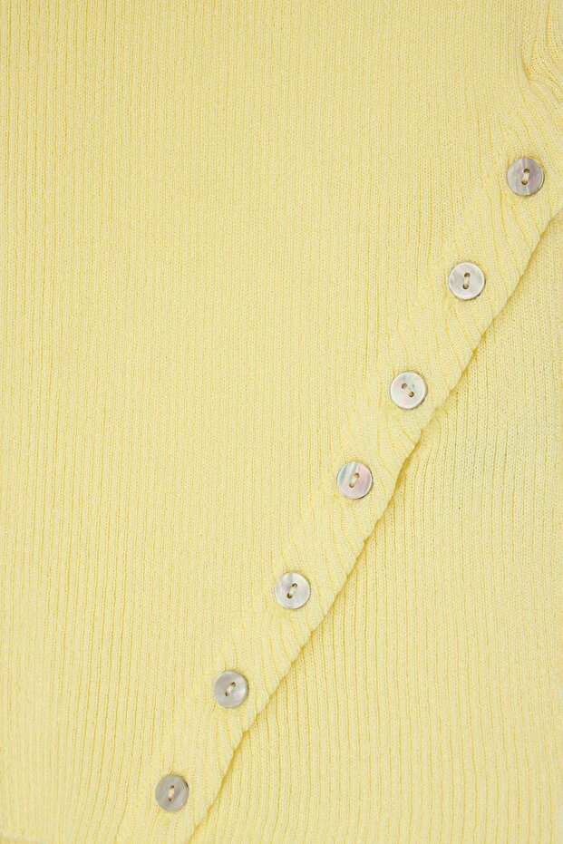 Sarı Bisiklet Yaka Asimetrik Düğme Detaylı Fitted Triko İnce Bluz TWOSS26BZ00285 - 8