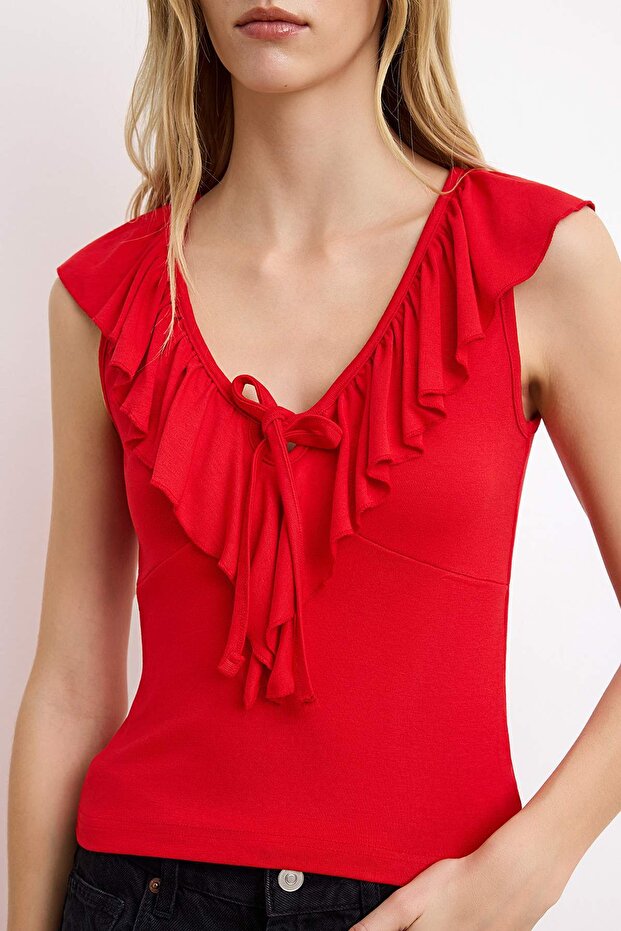 Kırmızı Fitted/Vücuda Oturan V Yaka Volanlı/Fırfırlı Yumuşak Örme Bluz TWOSS26BZ00359 - 3