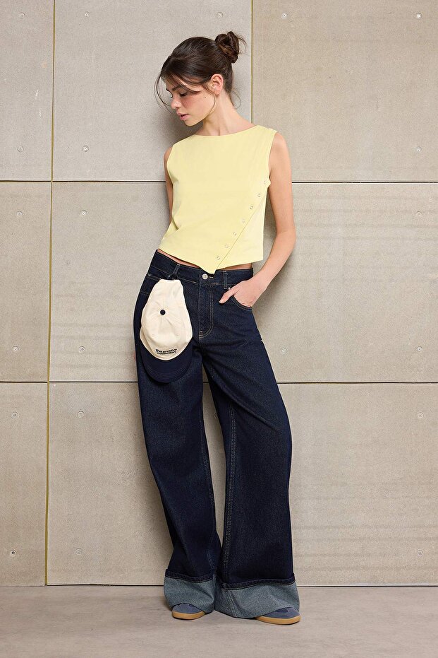 Teen Açık Sarı Fitted/Vücuda Oturan Kayık Yaka Kolsuz Crop Pamuklu Esnek Örme Bluz TWOSS26BZ00035 - 2