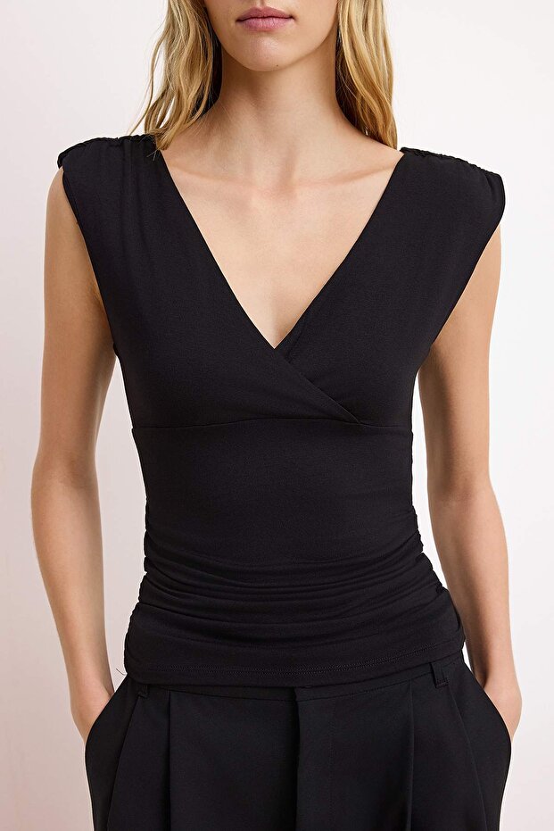 Siyah Fitted/Vücuda Oturan V Yaka Kolsuz Büzgülü Yumuşak Örme Bluz TWOSS26BZ00093 - 3