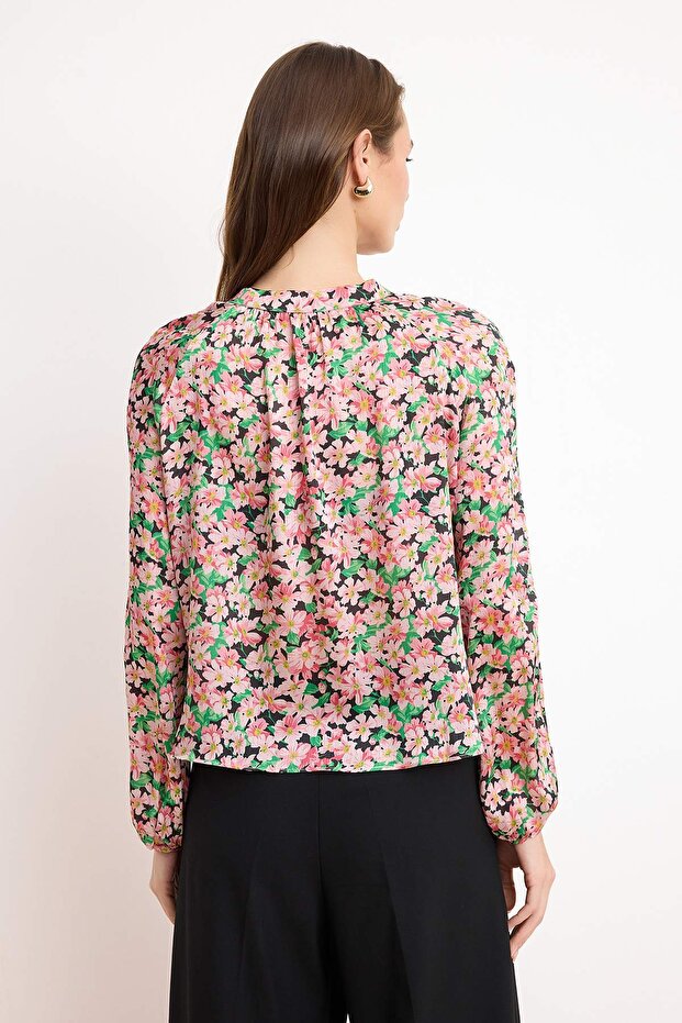 Pembe Çiçekli Fırfır Detaylı Saten Dokuma Bluz TWOSS26BZ00394 - 4