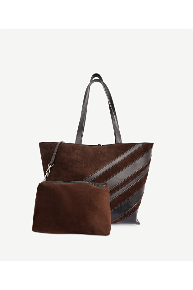 حقيبة كتف جلدية بمظهر مُرقع - 4