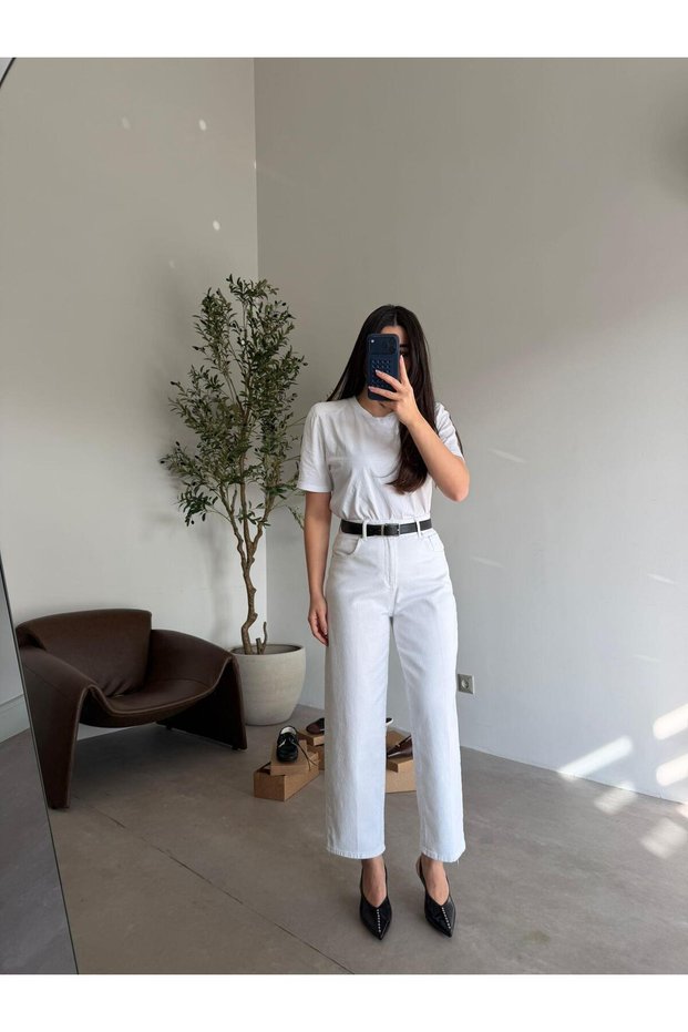 White mom jeans
