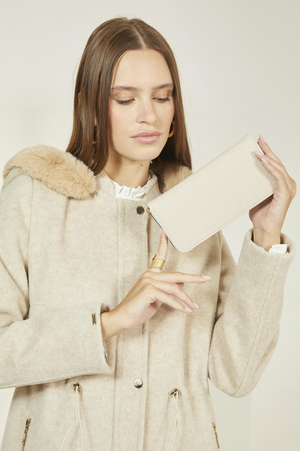 محفظة بيج منقوشة بنمط مونوغرام 010 - 3