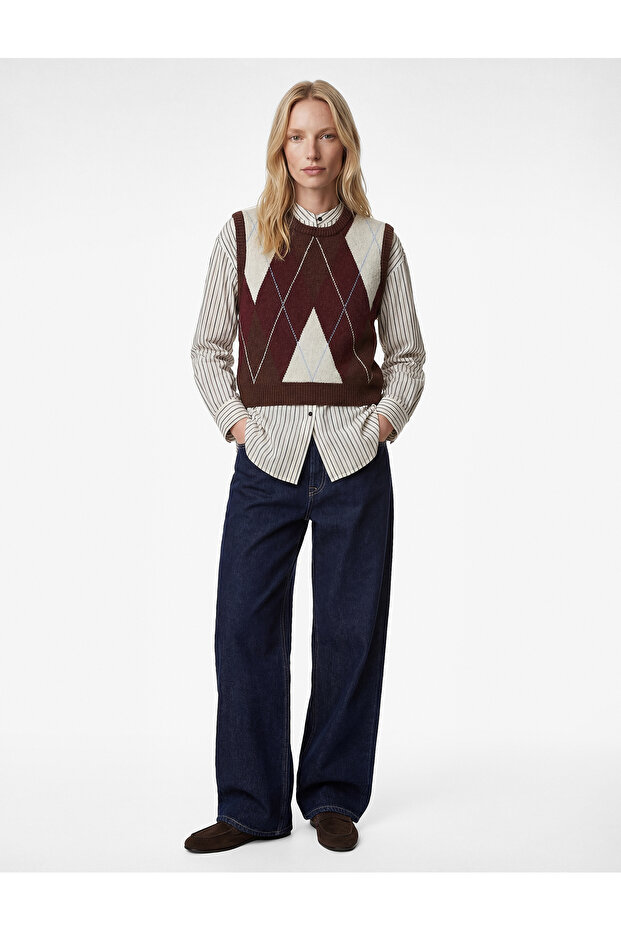Crew Neck Diamond Pattern Sweater