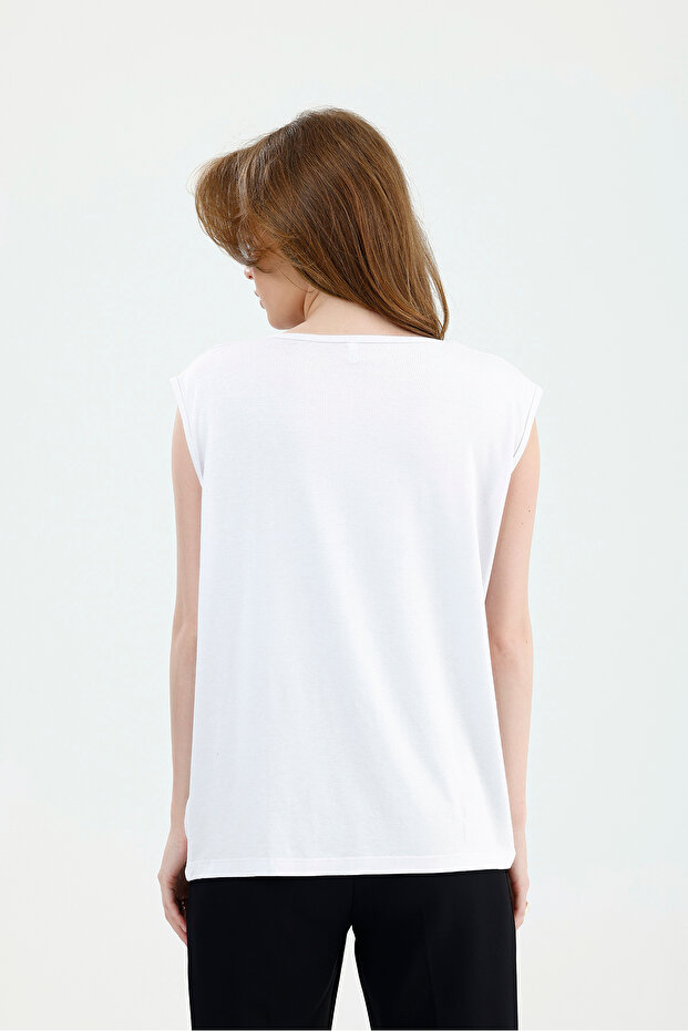 قميص داخلي أبيض أساسي بدون أكمام - 6