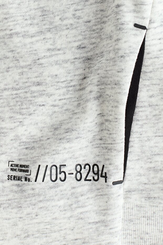 Kapüşonlu ve Fermuarlı Üst - 2