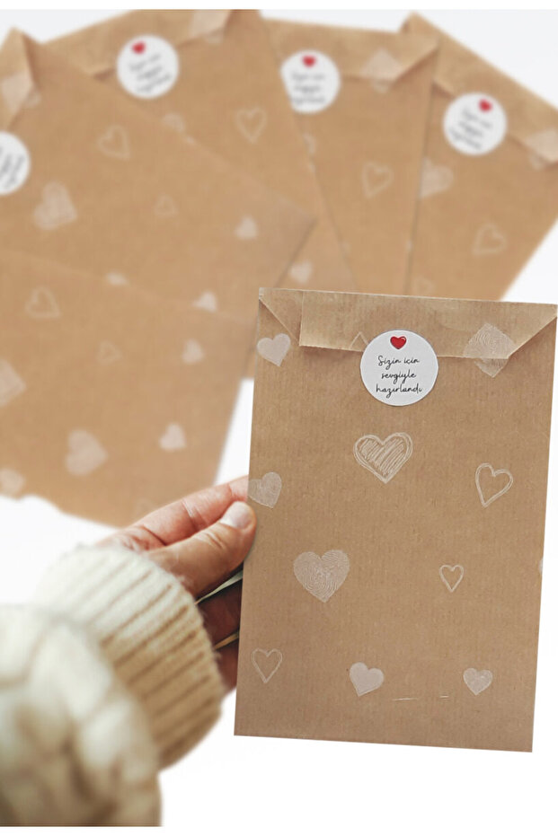 Bimotif 20li kalpli kese kağıdı (11x20 cm) ve stickerdan oluşan hediye paketi seti