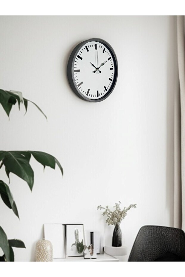 ساعة حائط مزخرفة باللون الرمادي مقاس 36 سم - 1