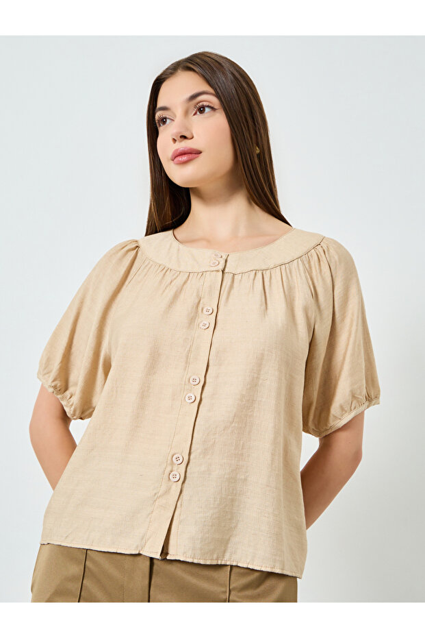 بلوزة بيج بأكمام منفوخة وأزرار أمامية - 3