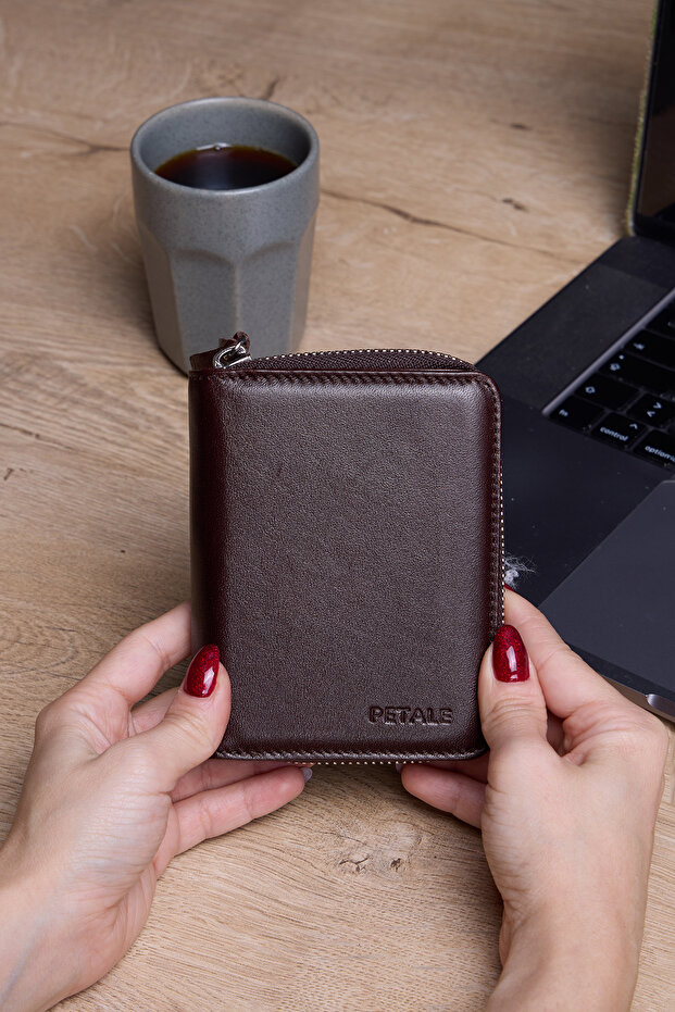 100% Genuine Leather Small Women's Wallet Practical and Minimalist Brown