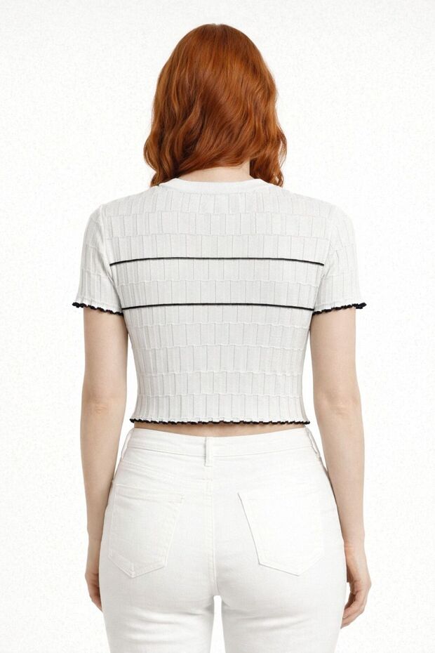 بلوزة تريكو مستطيلة الشكل بنمط مزخرف وحواف مقطوعة - 2