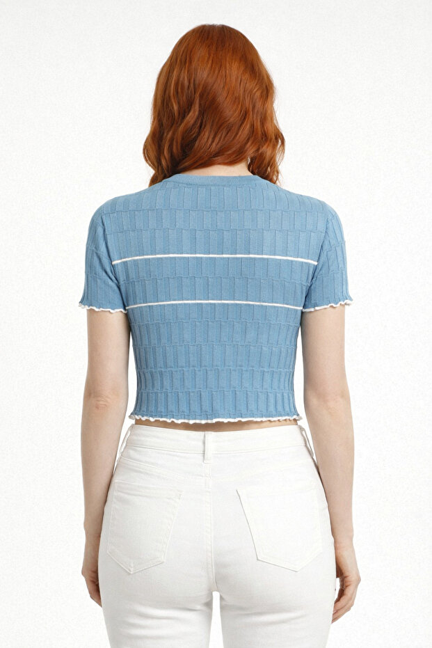 بلوزة تريكو مستطيلة الشكل بنمط مزخرف وحواف مقطوعة - 2