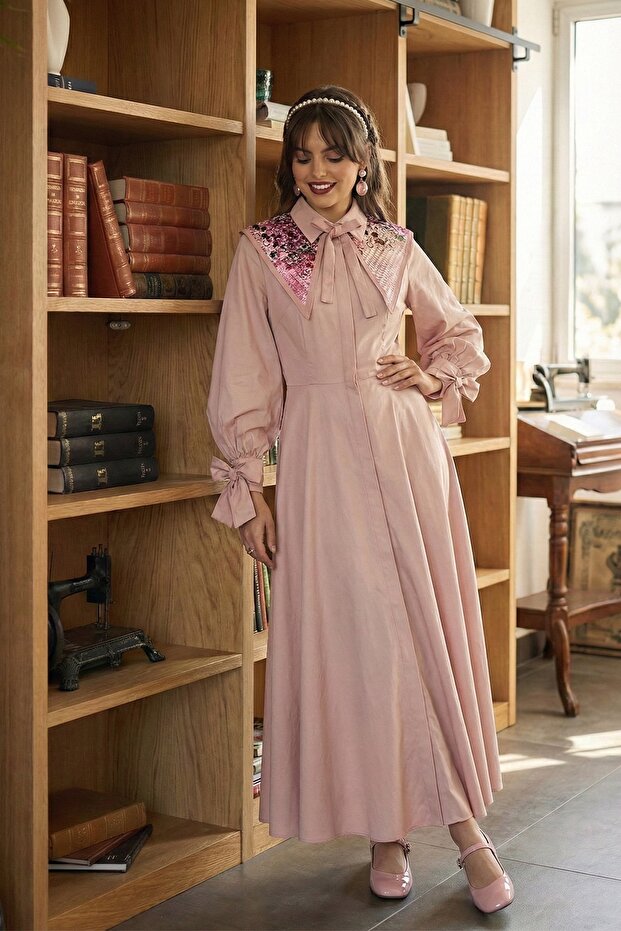 ياقة من الساتان المزخرف بنقشة الورد المجفف - 2