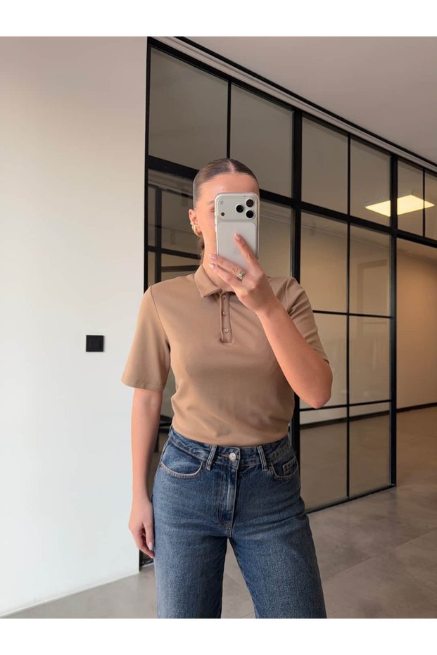 Short Sleeve T-Shirt with Collar Beige