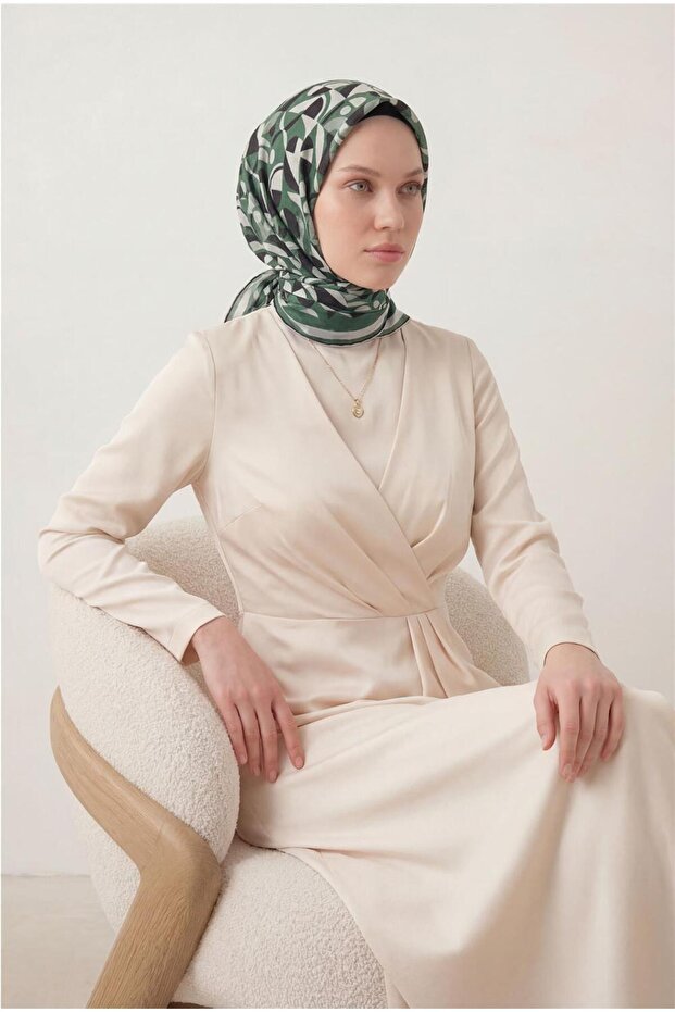 وشاح من مزيج القطن باللون الأخضر بنمط هندسي عتيق وملمس ناعم ومضاد للانزلاق مقاس 90x90