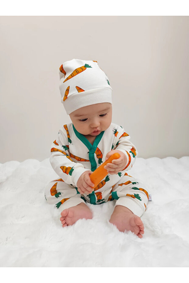 Large Carrot Print Long-Eared Hat and Snap-Fastener Seasonal 2-Piece Jumpsuit Set