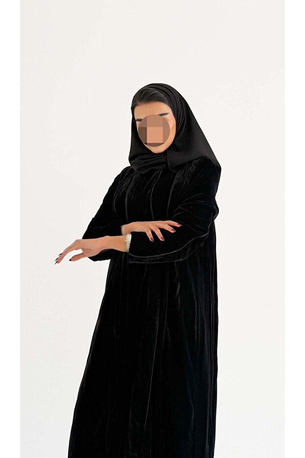 MWT666 - عباية مخمل اسود بخطوط اسود