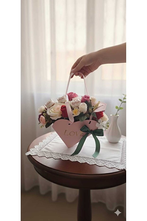 "Blooming Heart": Floral Arrangement in Gift Box - 2