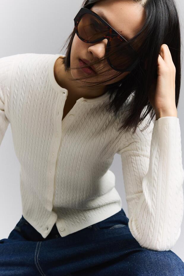 Örgü düğmeli hırka - 5