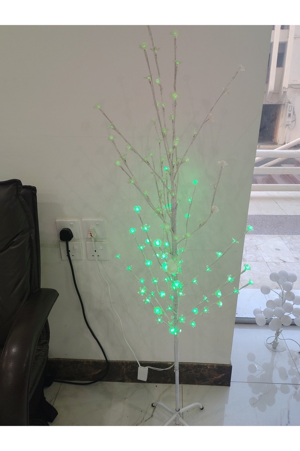 150 cm tree with bright green branches