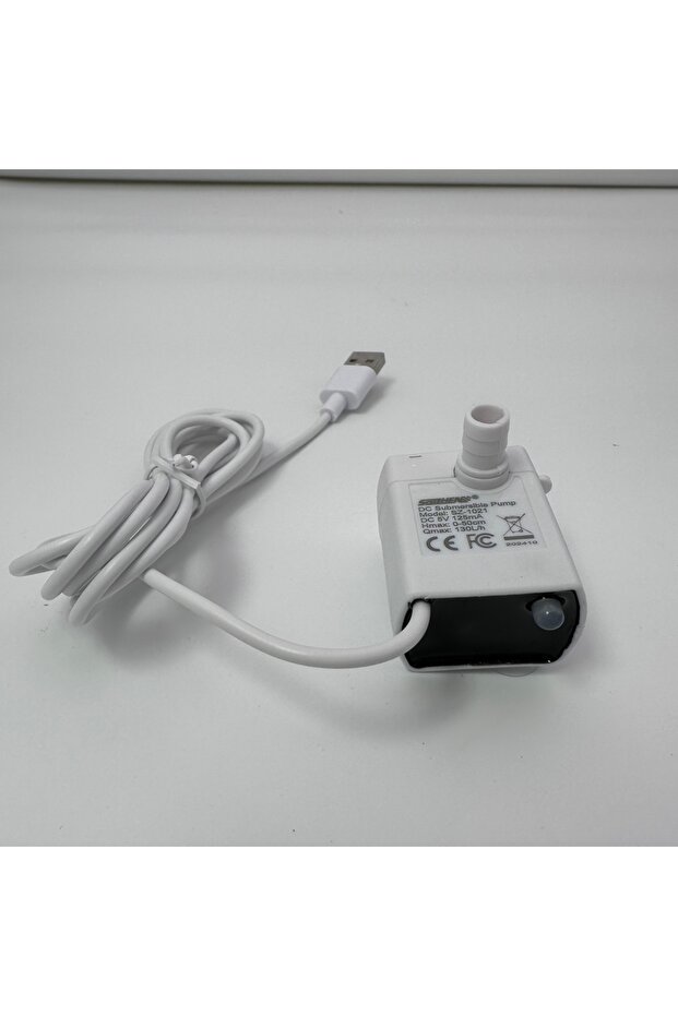 مضخة نافورة مياه USB فائقة الكفاءة وصامتة للحيوانات الأليفة باللون الأبيض مع مؤشر LED لشرب القطط