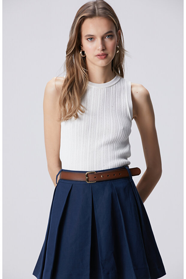 Kırık Beyaz Kolsuz Basic Triko Kazak - 4