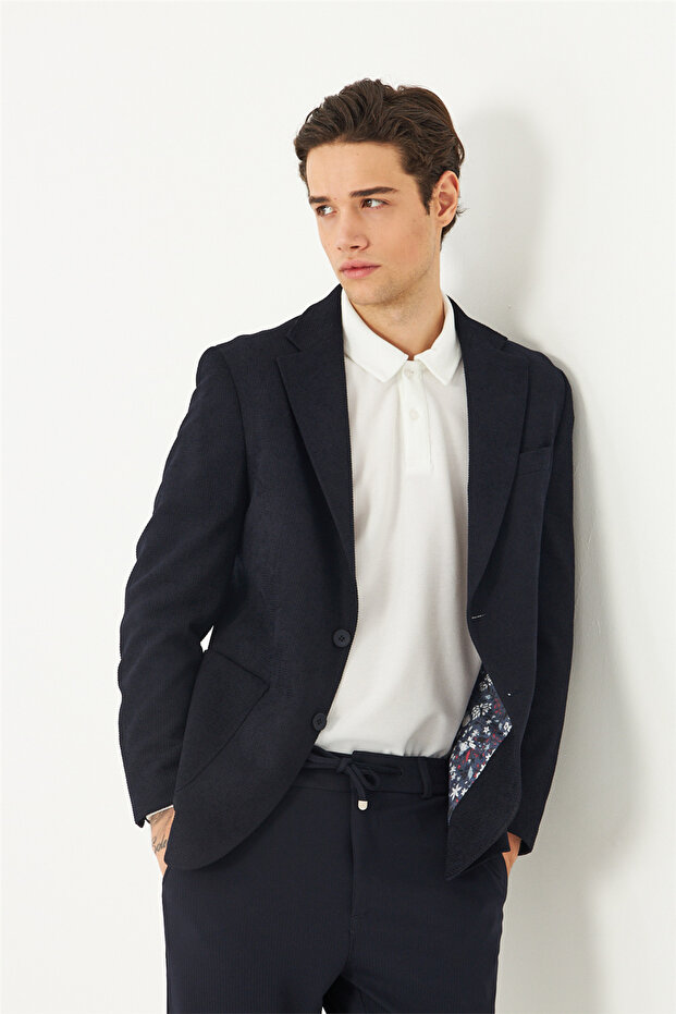 سترة بليزر منقوشة من الداخل بلون أزرق داكن وملمس خفيف - 1