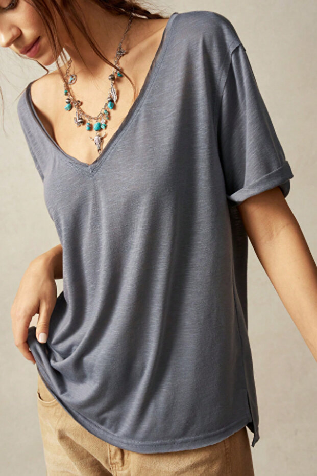 Kadın Antrasit Oversize-Salaş V Yaka Basic Tişört - 2