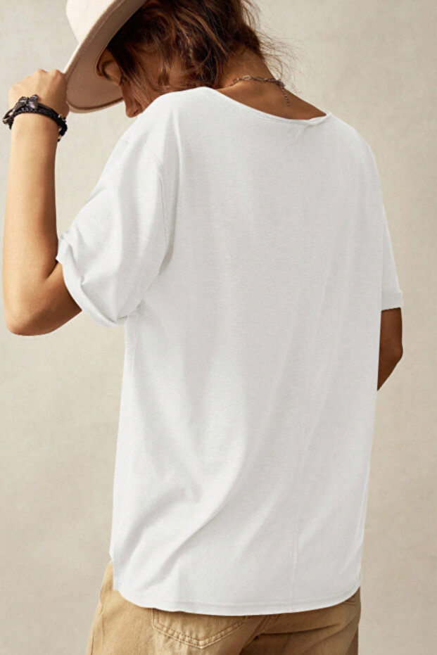Kadın Beyaz Oversize-Salaş V Yaka Basic Tişört - 7