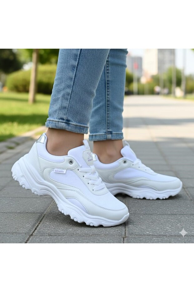 حذاء رياضي نسائي أبيض من TX