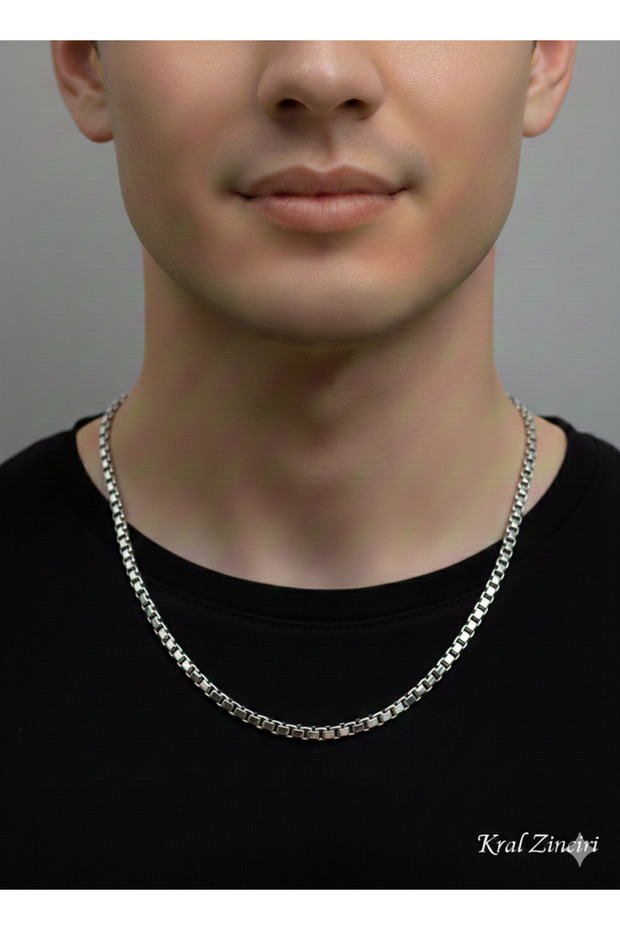 Men's Steel Necklace Not Ordinary, Iconic: the Best Pieces to Complement Your Style.