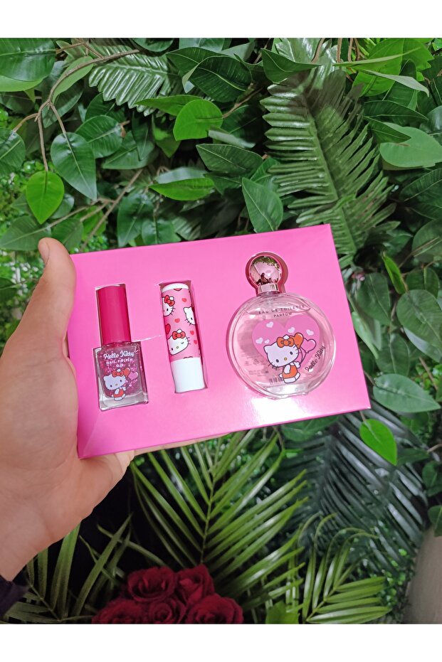 Parfüm, ruj ve Hello Kitty oje. - 2
