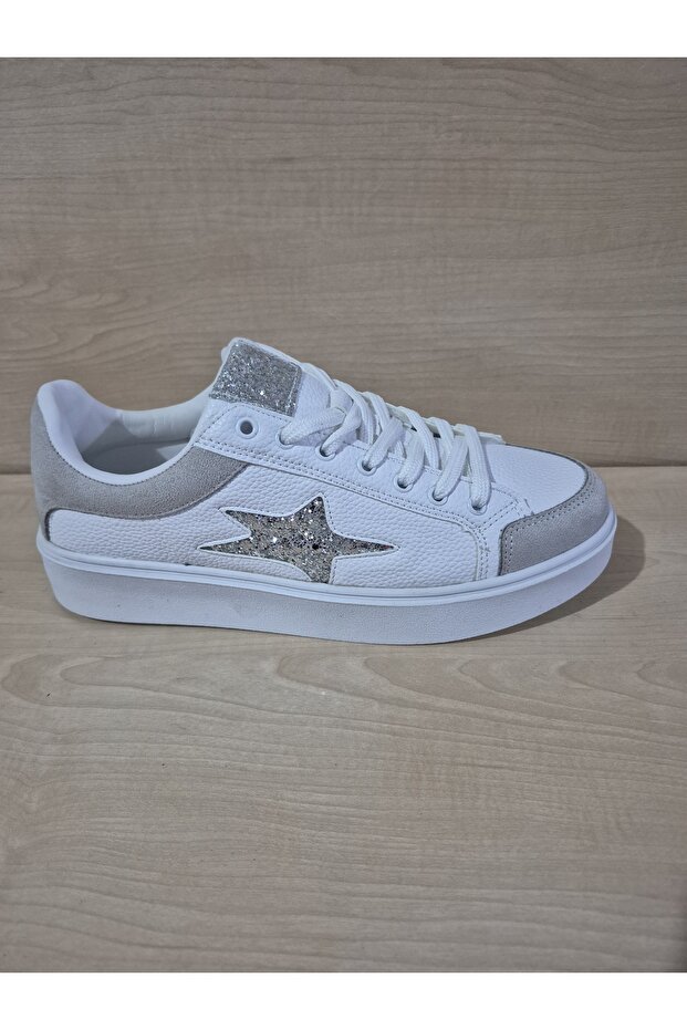 حذاء رياضي أبيض للنساء Mp6585