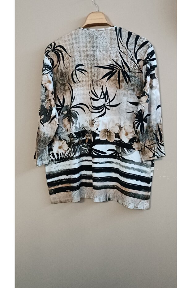 Flower-Patterned Plus Size Women's Blouse - 2