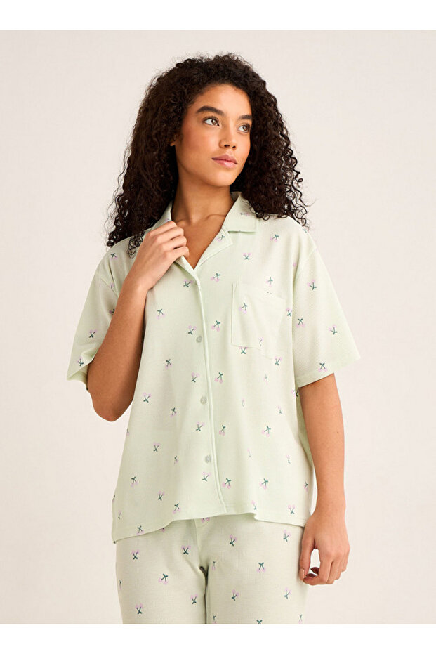 طقم بيجاما مكون من قميص بأزرار وبنطال - 2