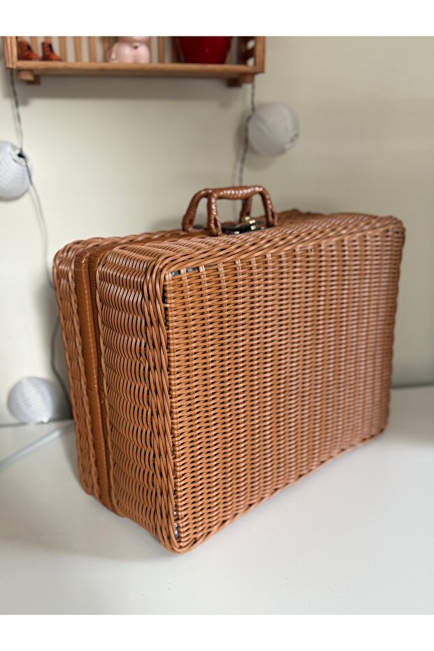 Plastik rattan valiz