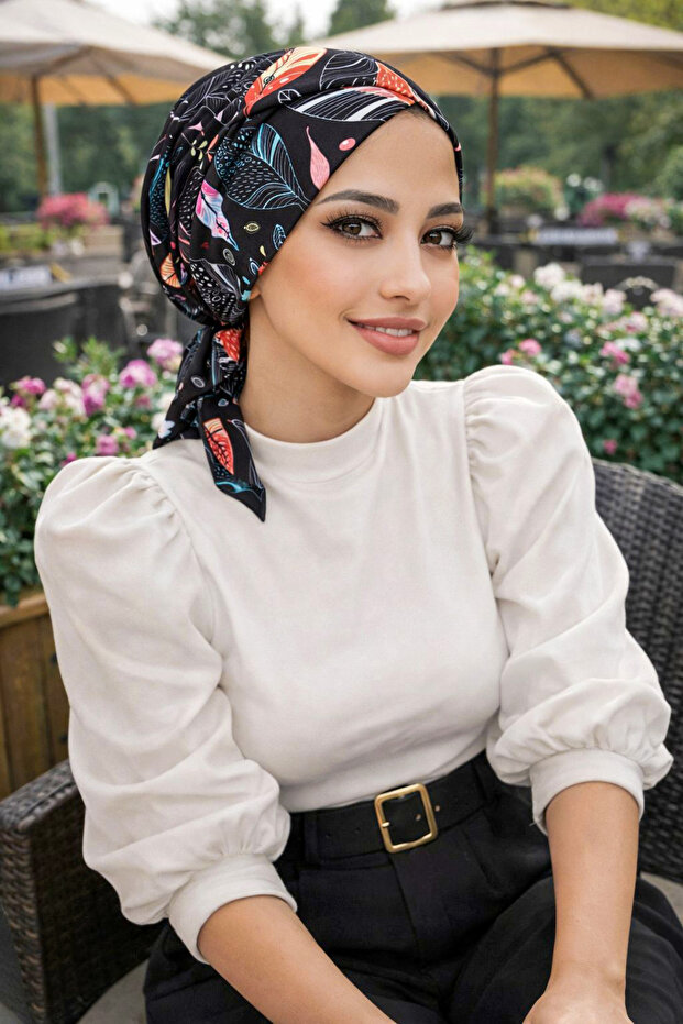 قبعة كروس بنمط أوراق الشجر باللون الأسود - 1