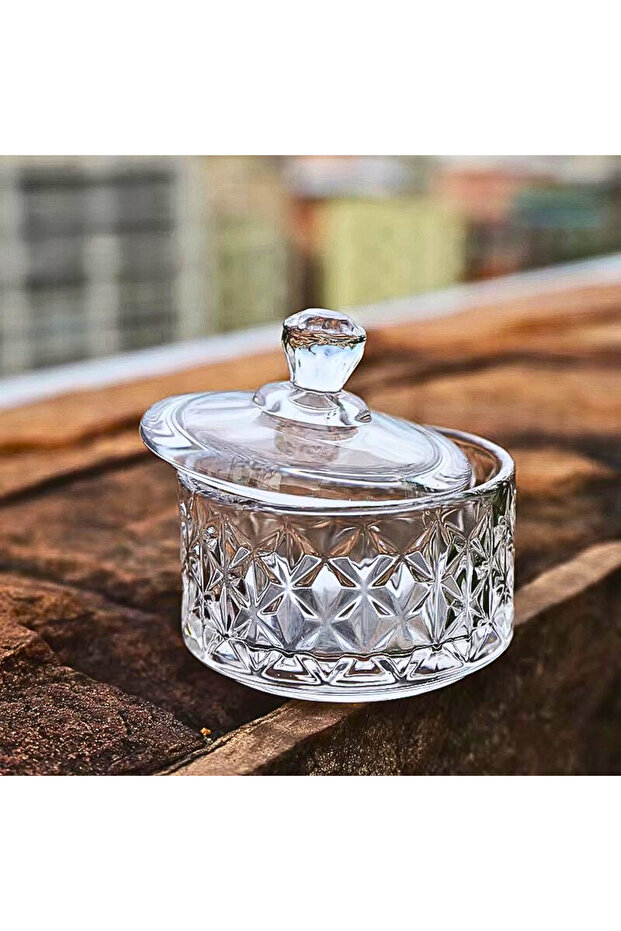 برطمان حلوى زجاجي بغطاء - وعاء تخزين أنيق ومزخرف.