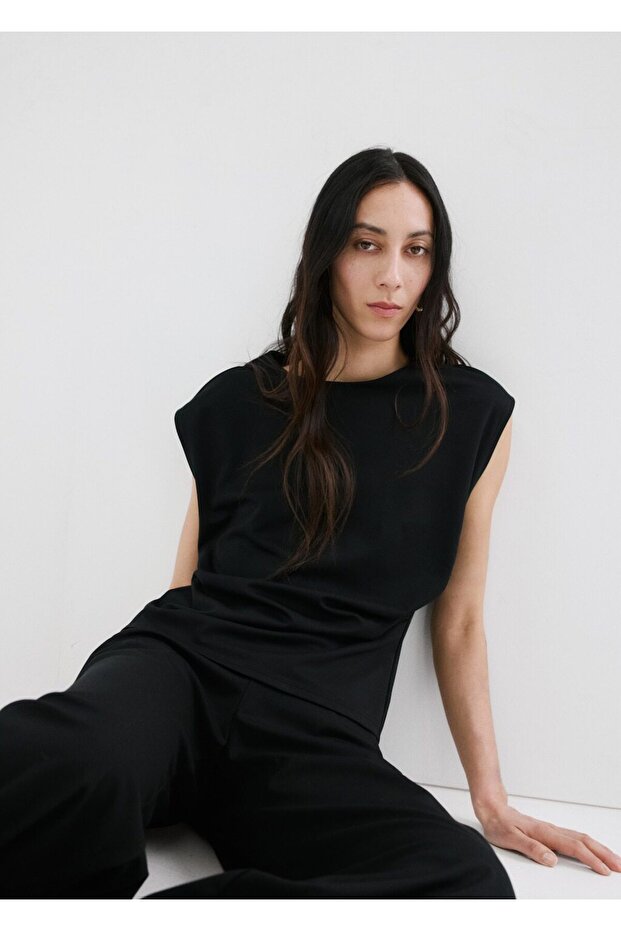 Büzgü detaylı tişört - 7