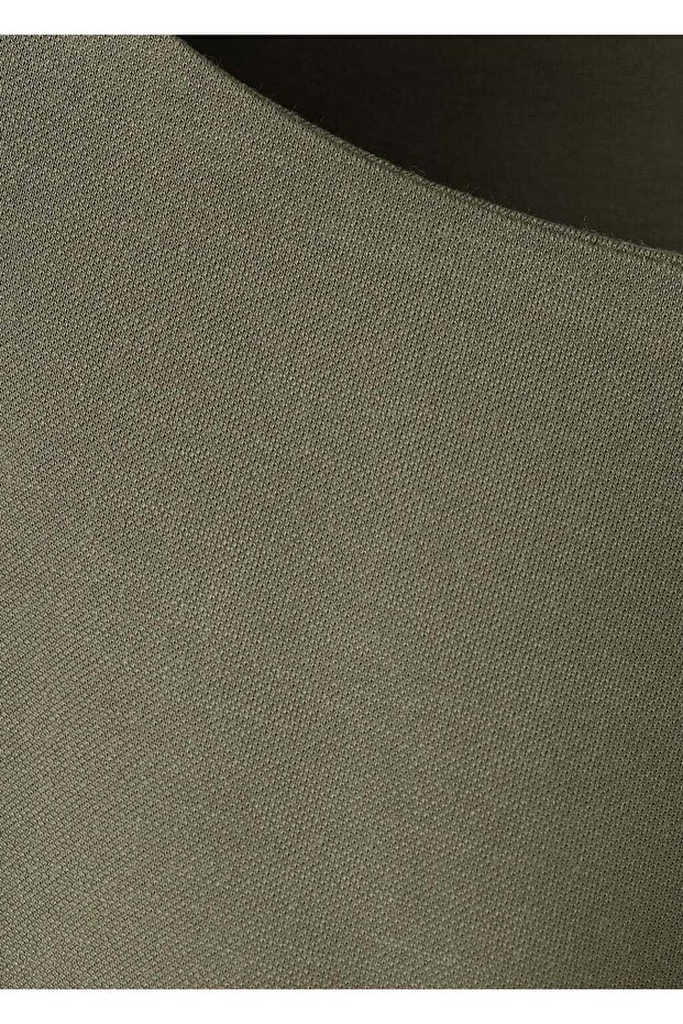 Büzgü detaylı tişört - 5