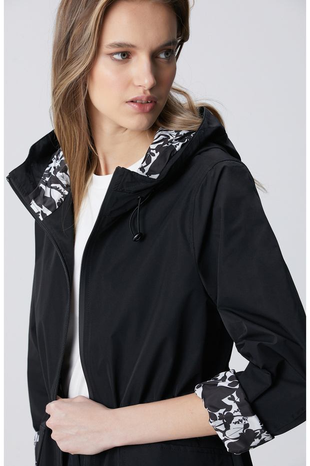 Siyah Kapüşonlu Pardesü - 2