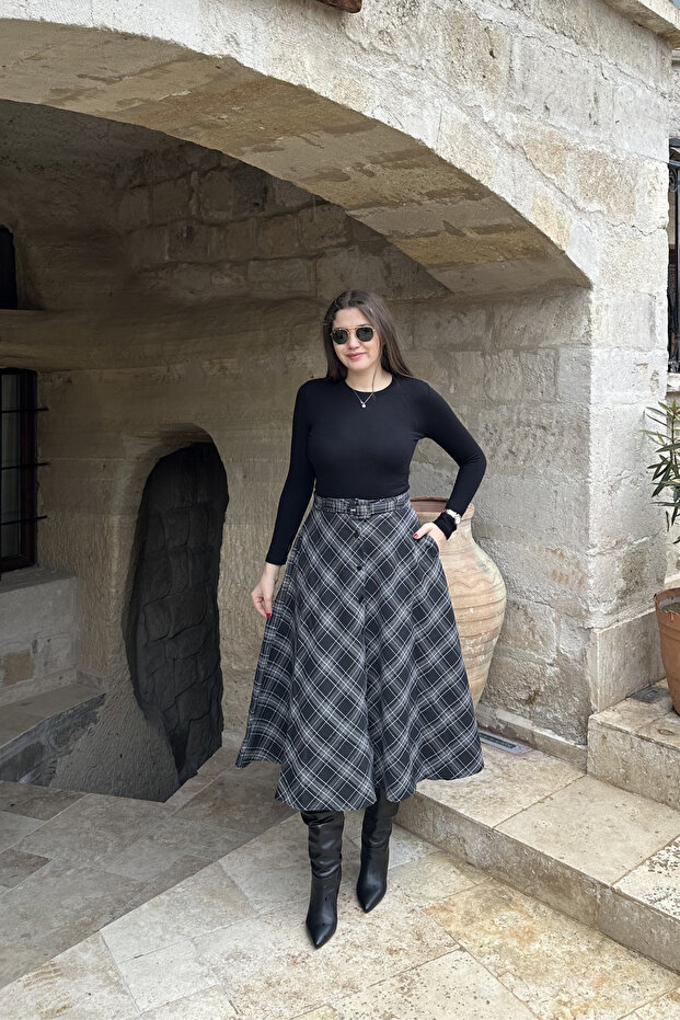 تنورة منقوشة بأزرار وحزام - 5