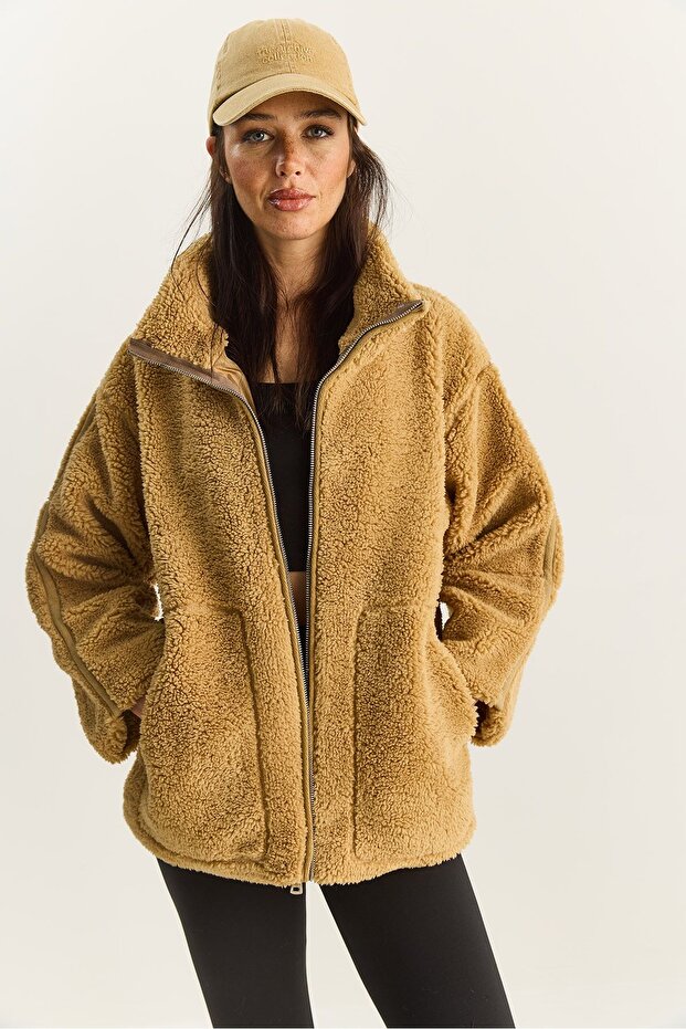 LUCCI Oversized Plush Jacket with Pockets - 4