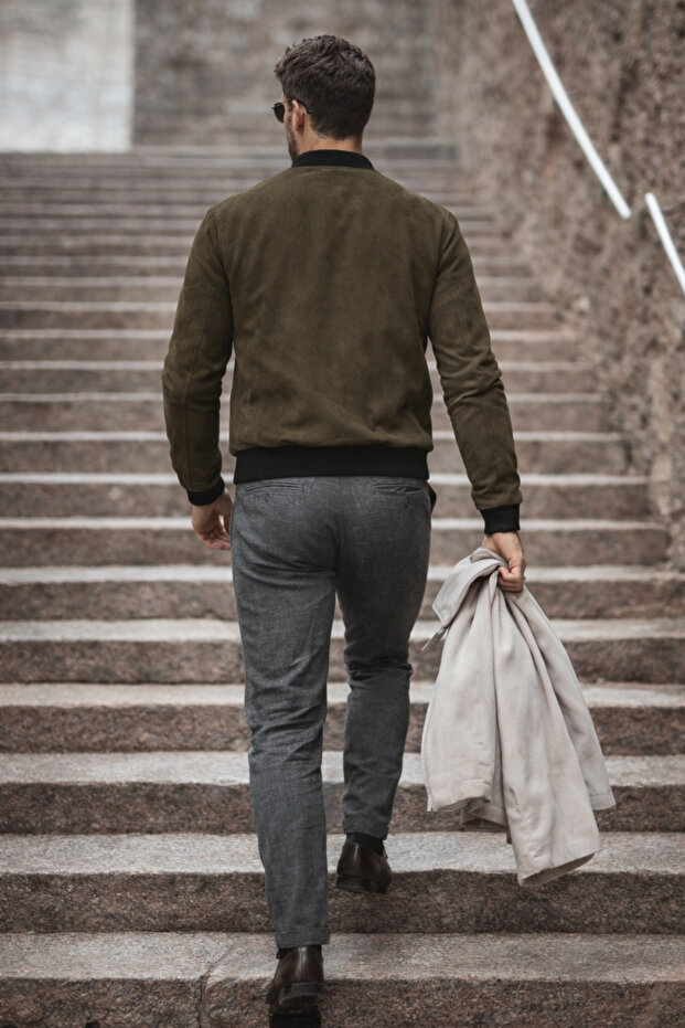 سترة رجالية أساسية ضيقة من قماش النوبوك الكاكي - 6