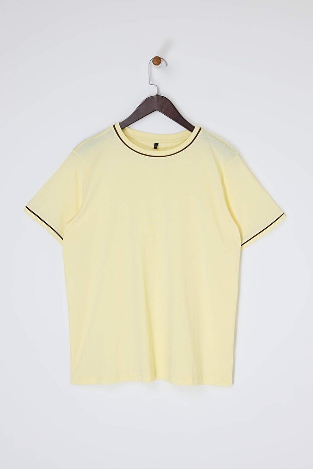 Sarı Bisiklet Yaka Biye Detaylı Basic Büyük Beden T-shirt TBBSS25BF00050 - 6
