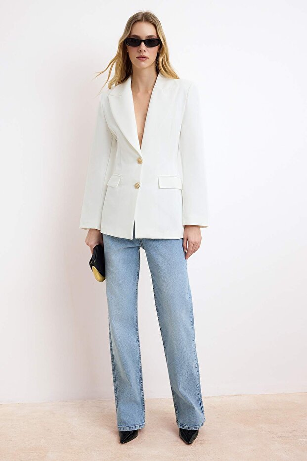 Beyaz Fitted/Vücuda Oturan Aksesuar Düğmeli Yaka Detaylı Astarlı Vatkalı Blazer Ceket TWOSS26BC00028 - 3