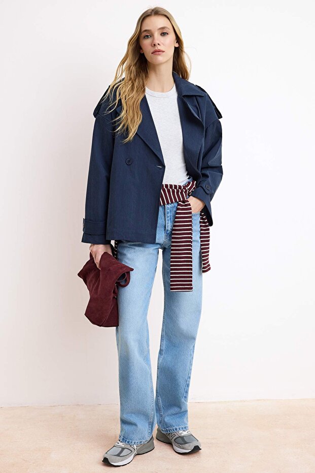 Lacivert Yumuşak Tuşeli Kemerli Oversize Kruvaze Kapama Midi Trençkot TWOSS26TR00007 - 2