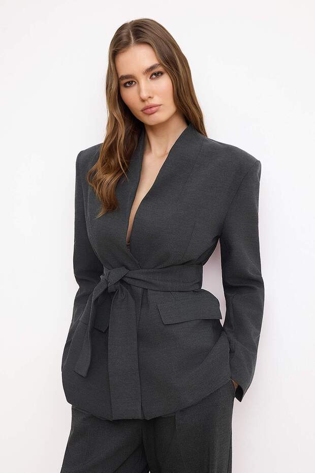 Trendyolmilla Wardrobe Essentials – Antrasit Kuşaklı Kruvaze Blazer Kumaş Ceket TWOSS26BC00004 - 1