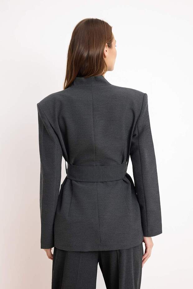Trendyolmilla Wardrobe Essentials – Antrasit Kuşaklı Kruvaze Blazer Kumaş Ceket TWOSS26BC00004 - 4